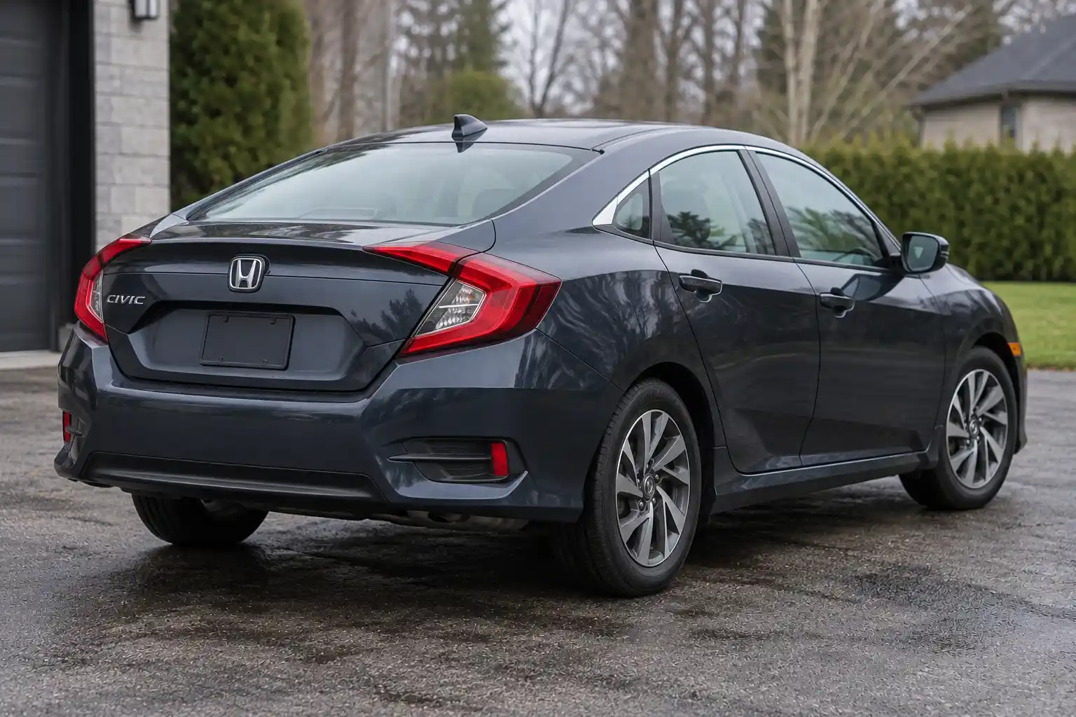 Honda Civic noire présentée avantageusement dans une annonce