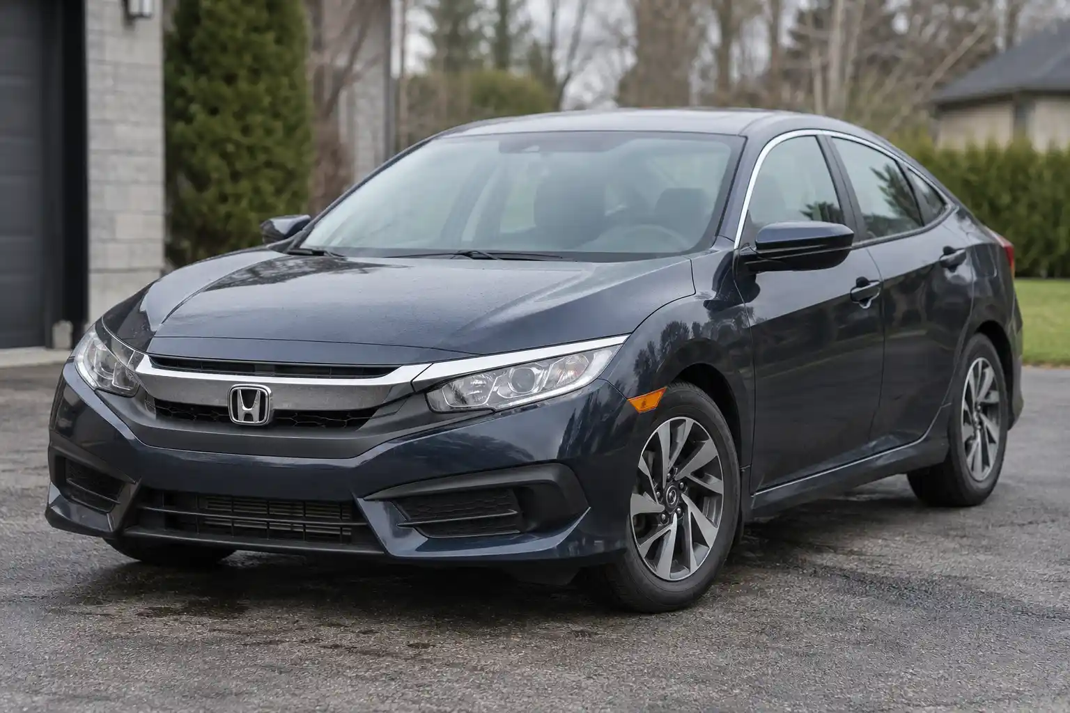 Honda Civic noire — visuel illustratif d’un rapport d’inspection SAUNRIX